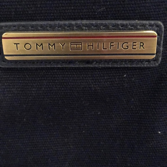 🎉HP🎉Tommy Hilfiger Travel Bag - Picture 2 of 16